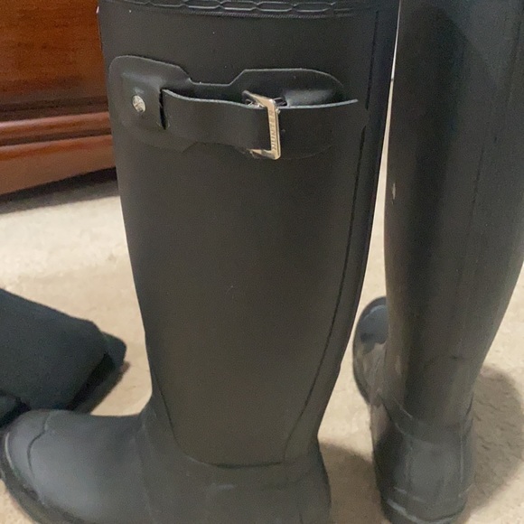 Hunter tall rain boots with insoles and socks - Picture 3 of 5